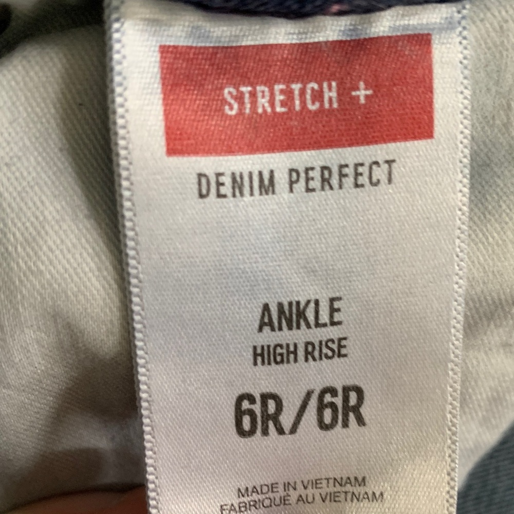 Express Dark Blue Floral Embellished Jeans - Picture 12 of 17